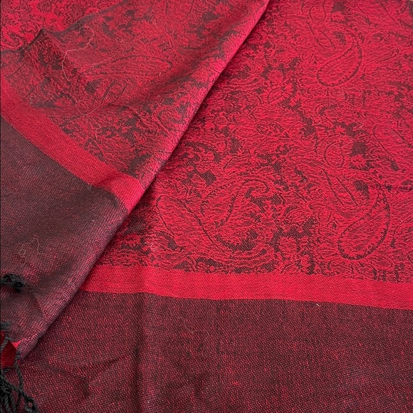 Pashmina Scarf in Red and Black Paisley - NWOT - Picture 3 of 6